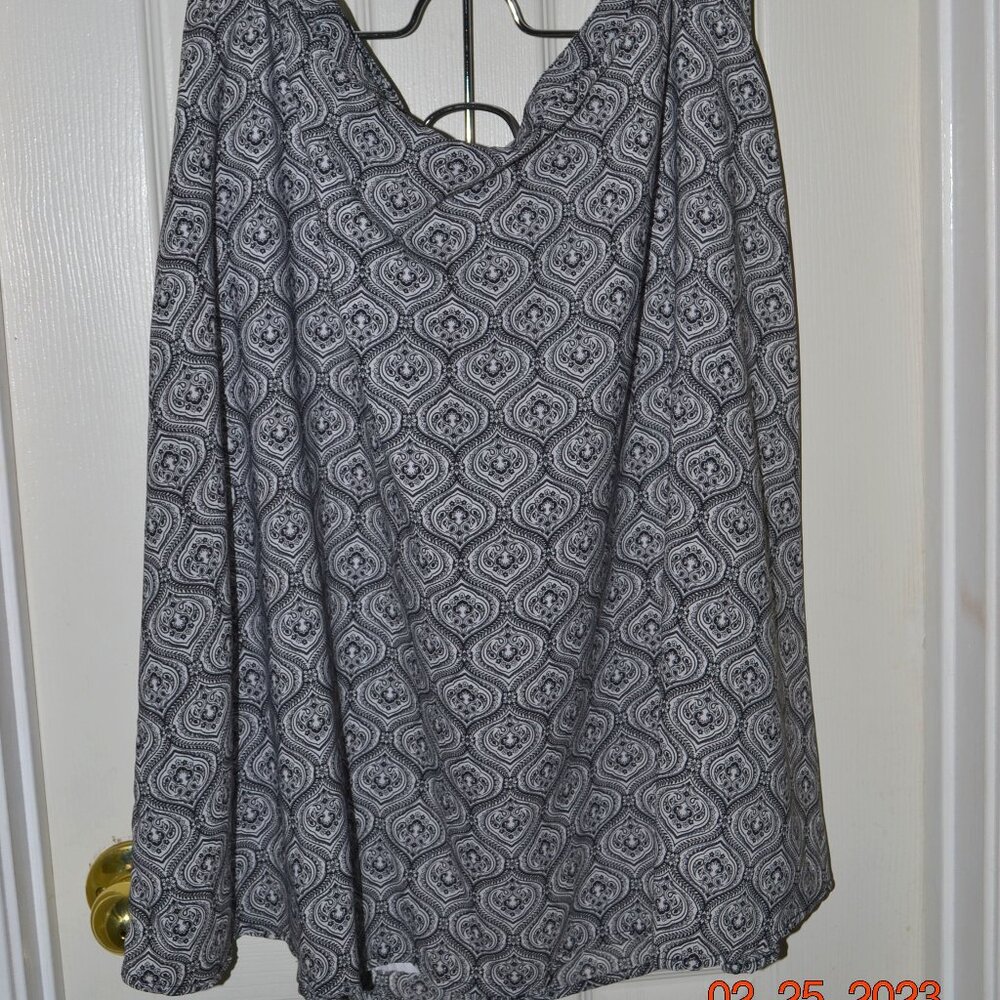 Walmart/George Designsby Mark Eisen black/white paisley skirt